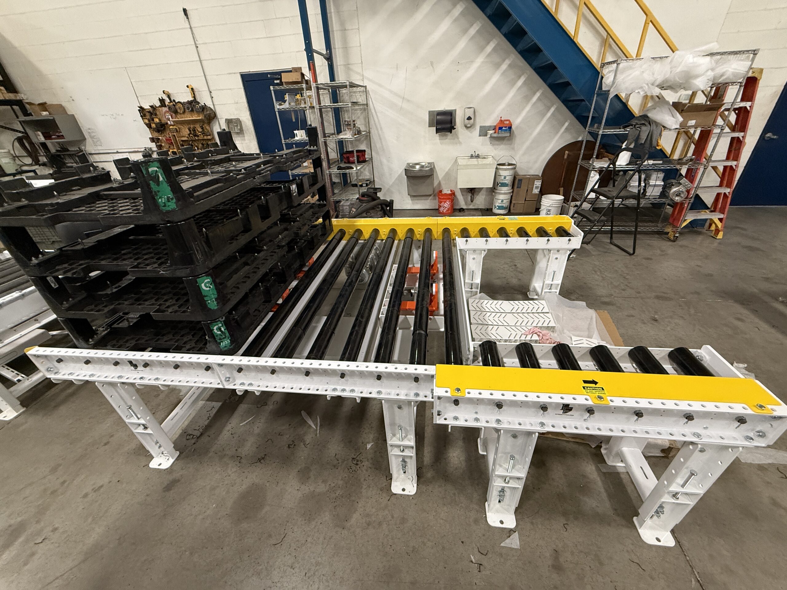 ROLLER CONVEYOR